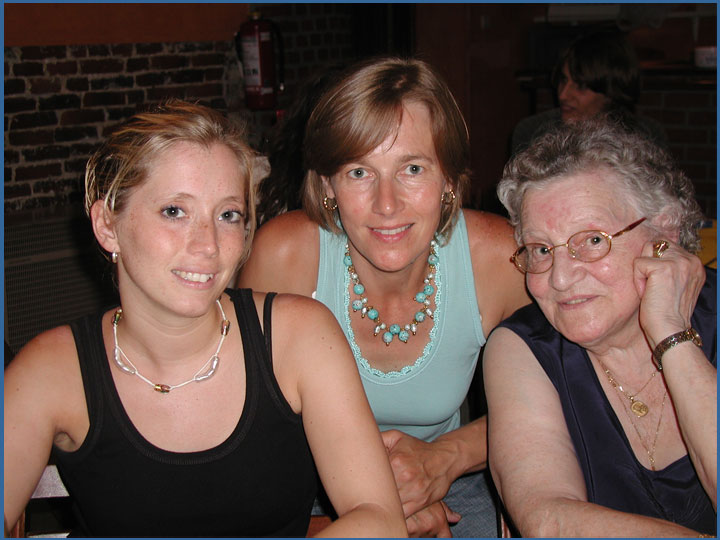 Abiga�lle, Nathalie et sa grand m�re (Maria)
